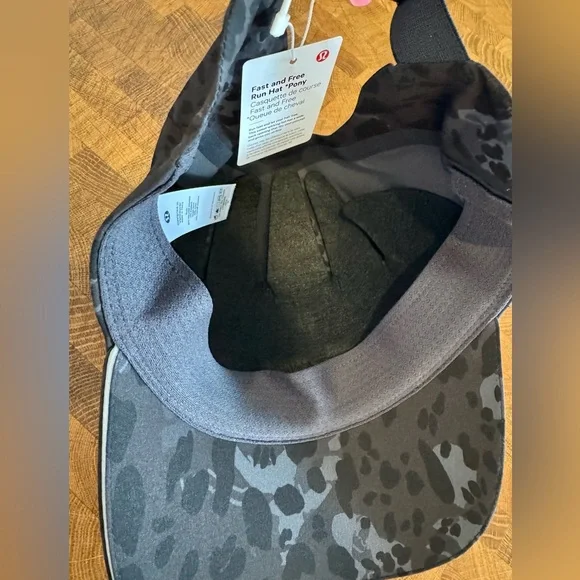 Lululemon brand new hat - Picture 4 of 5
